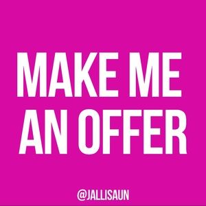 💕MAKE ME AN OFFER 💕